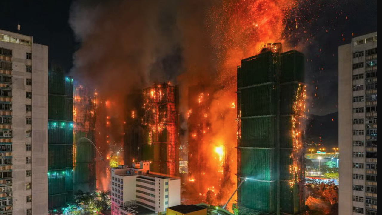 Броят на загиналите в пожара в жилищен комплекс в Хонконг