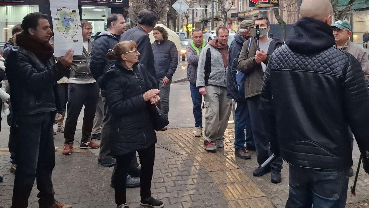 Искаме областният управител да върне наредбата и тя да не