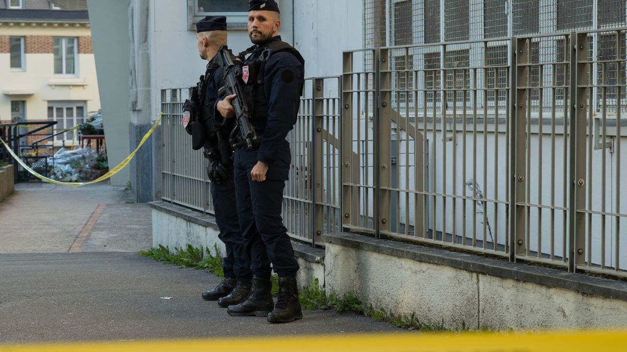 Прокуратурата идентифицира един от тях като Анна Н., която е