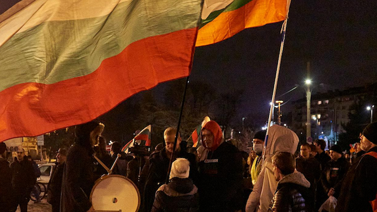 Протест в центъра на снежна София