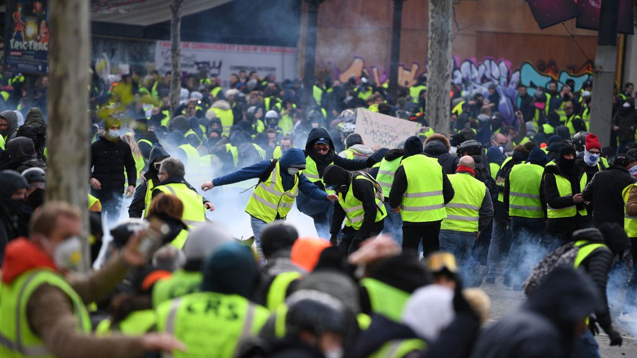 Парижката полиция забрани планирана за уикенда демонстрация на "жълтите жилетки"