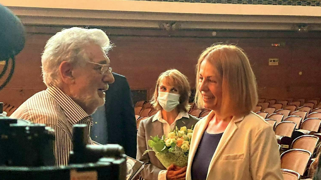 Кметът Фандъкова поздрави Пласидо Доминго и Соня Йончева по време на репетицията им