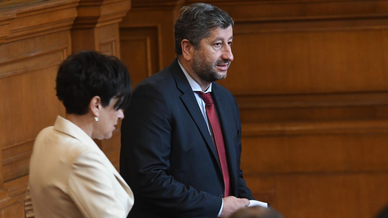 ДБ решава за подкрепата за ИТН, кабинетът изглежда все по-малко вероятен