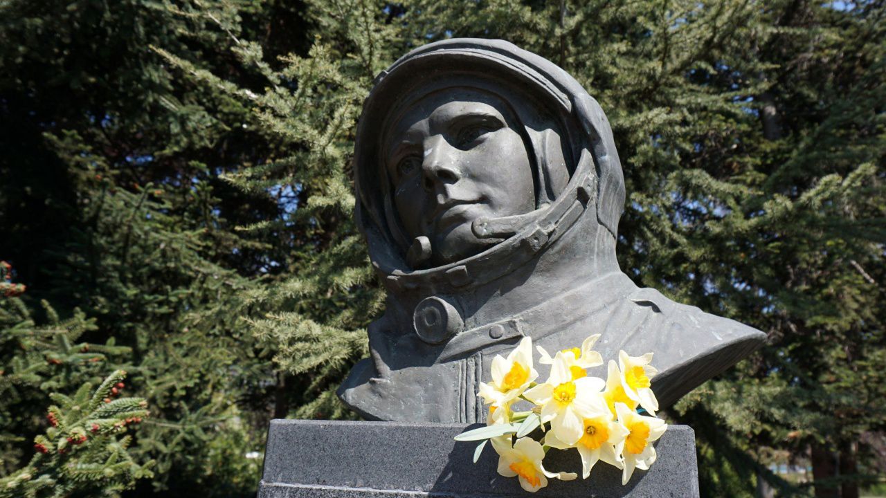 Кметът на "Слатина" иска да върне името Юрий Гагарин на 138-о училище