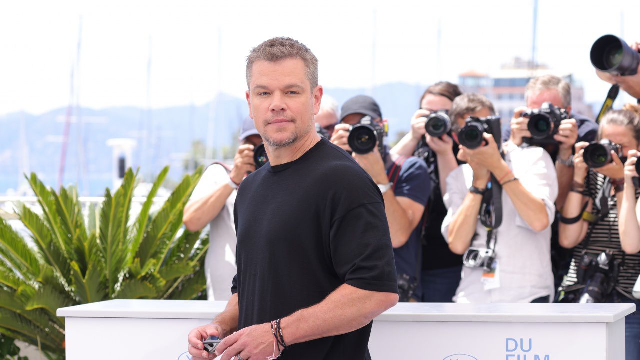 Мат Деймън раздава автографи на кинофестивала в Кан