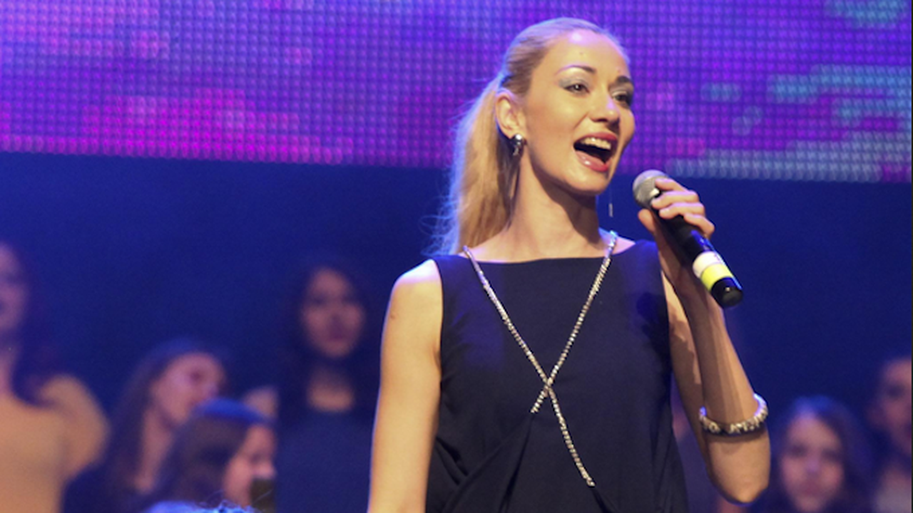 Нети постна семейна снимка с биологичните си родители