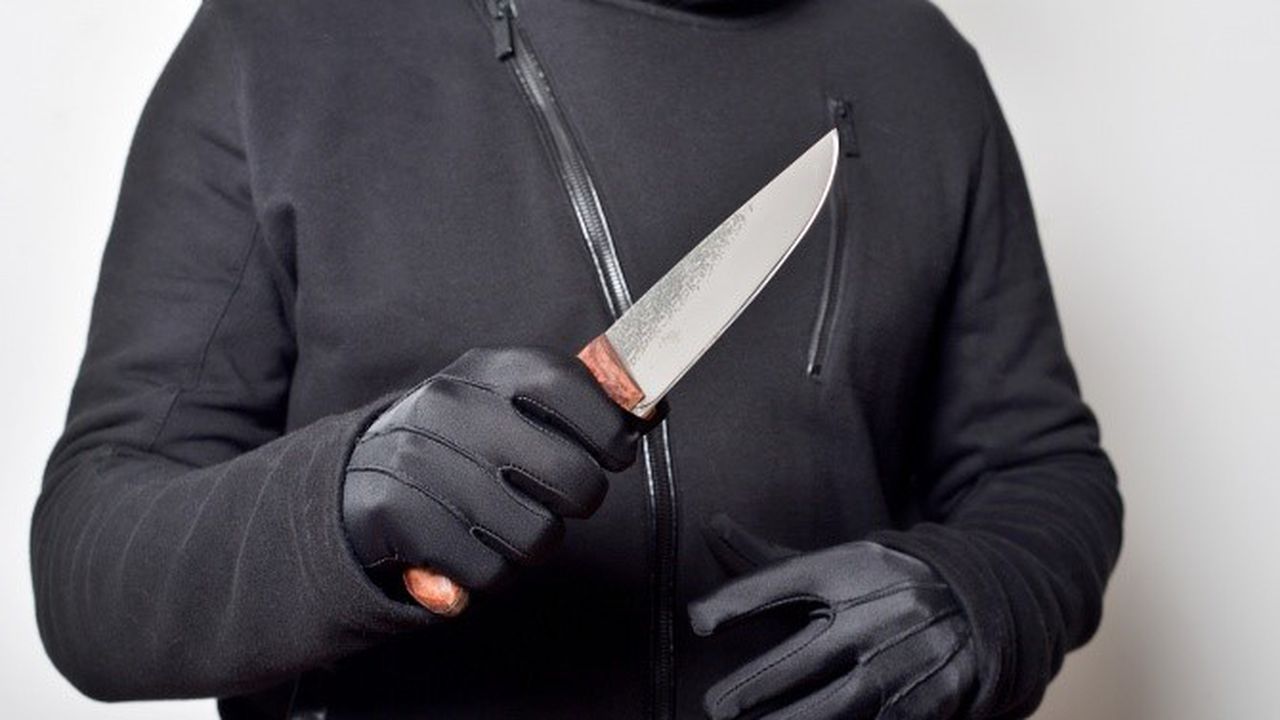 Мъж е ранен с хладно оръжие при атака в Париж, извършителят избяга