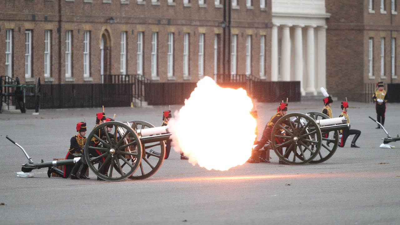 С топовни салюти почитат паметта на принц Филип