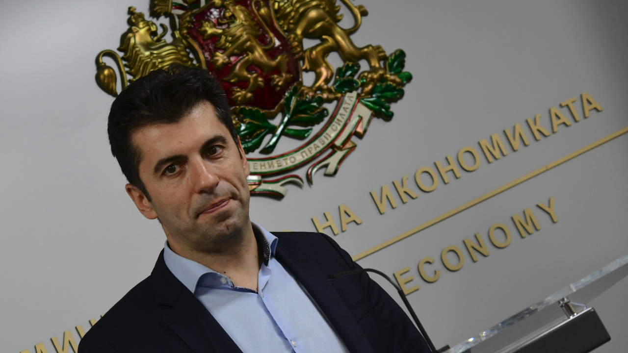 Могат ли актовете на Кирил Петков да станат нелегитимни заради канадското му гражданство?