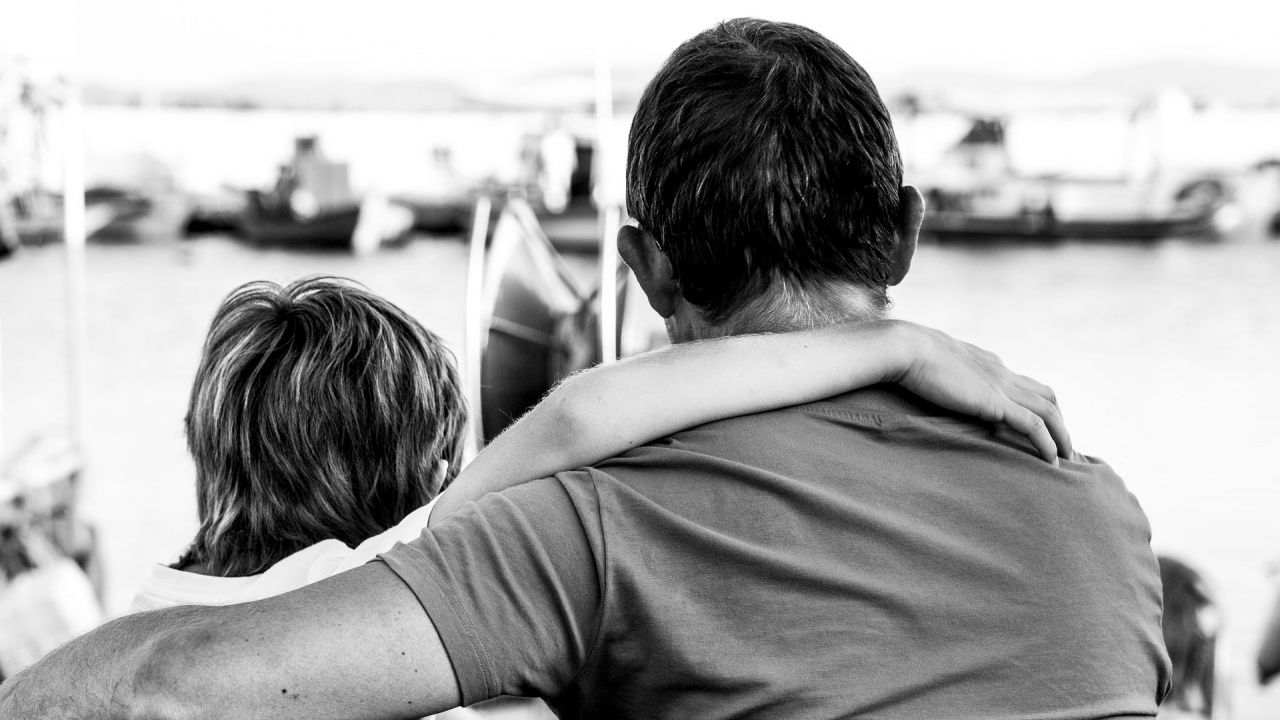 "Пропаганда за педофилия": Излъчват филм за "необичайното приятелство" между 9-годишно и ексцентричен гей