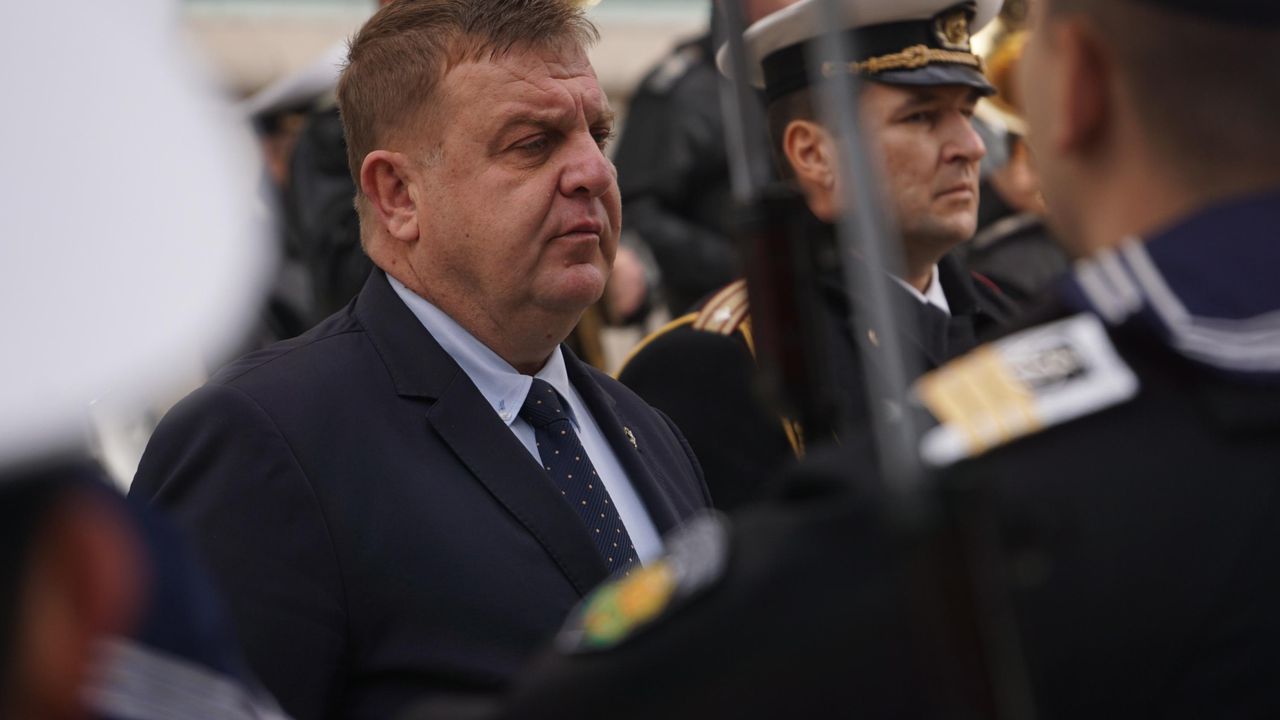 Каракачанов посреща германския министър на отбраната