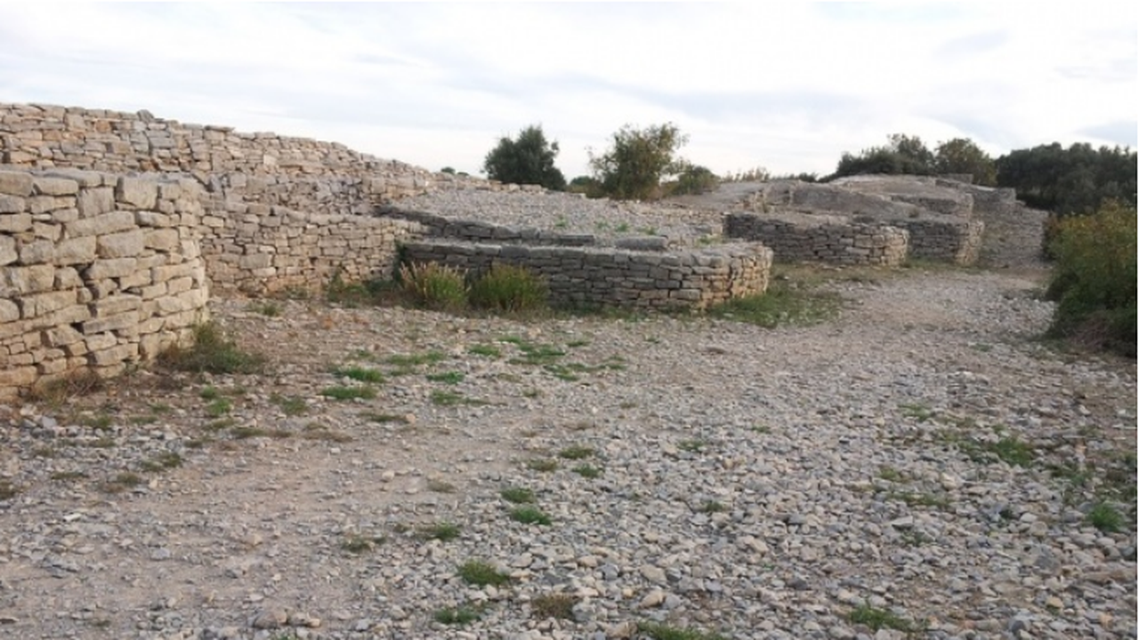 Разкриха представителен архитектурен комплекс от XIII век при разкопки на крепостта "Трапезица"