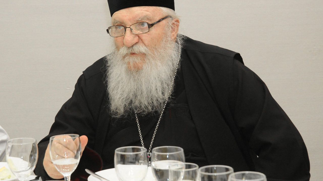 Отец Иван обявява фалит