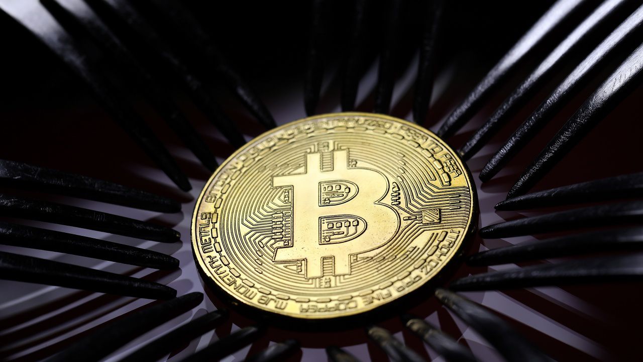 Биткойнът превиши 59 000 долара