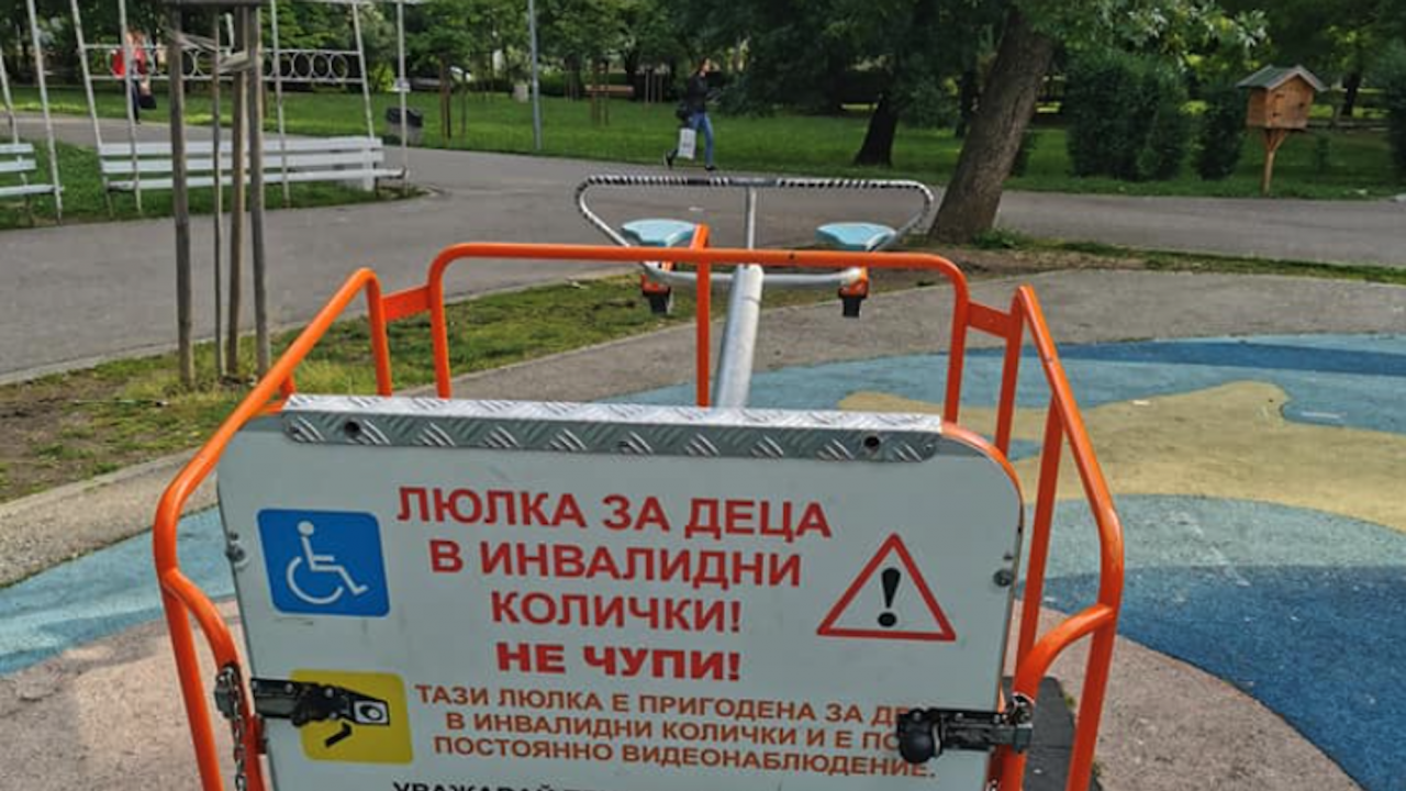 Набират средства за люлки за деца с увреждания на благотворителен базар
