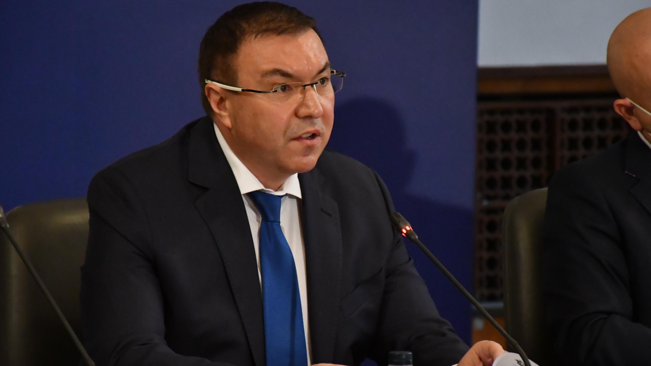 Проф. Ангелов обеща повече пари за здравеопазване и по-малко болни българи