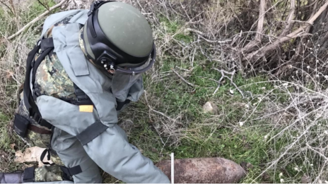 Военнослужещи от Сухопътните войски унищожиха невзривен боеприпас