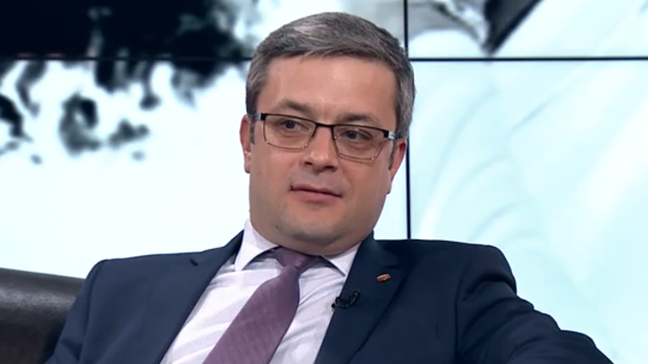 Тома Биков: Разтурването на бизнеса на Божков е едно от най-хубавите неща за България