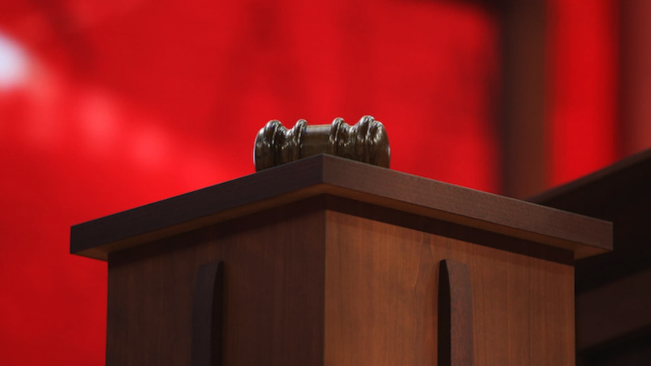 Съдят директор и служител на банков филиал в гр. Петрич за длъжностно присвояване и документно престъпление