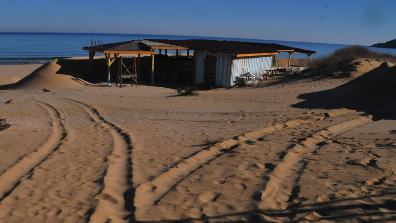 Прокуратурата с последна информация за нарушенията на плаж "Смокиня"