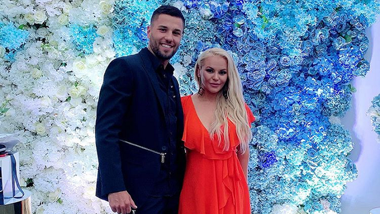 Деси Слава в отчаяна битка с килограмите