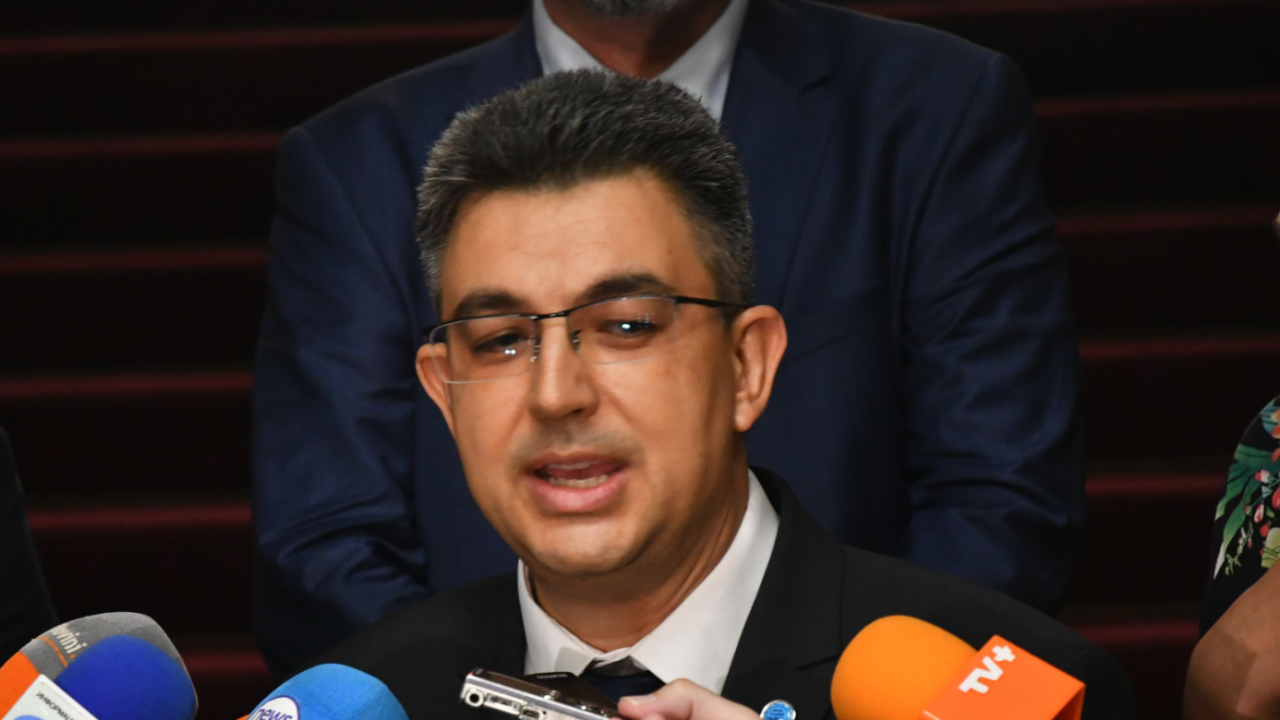 МОН: Информацията за дисертацията на Пламен Николов е твърде оскъдна