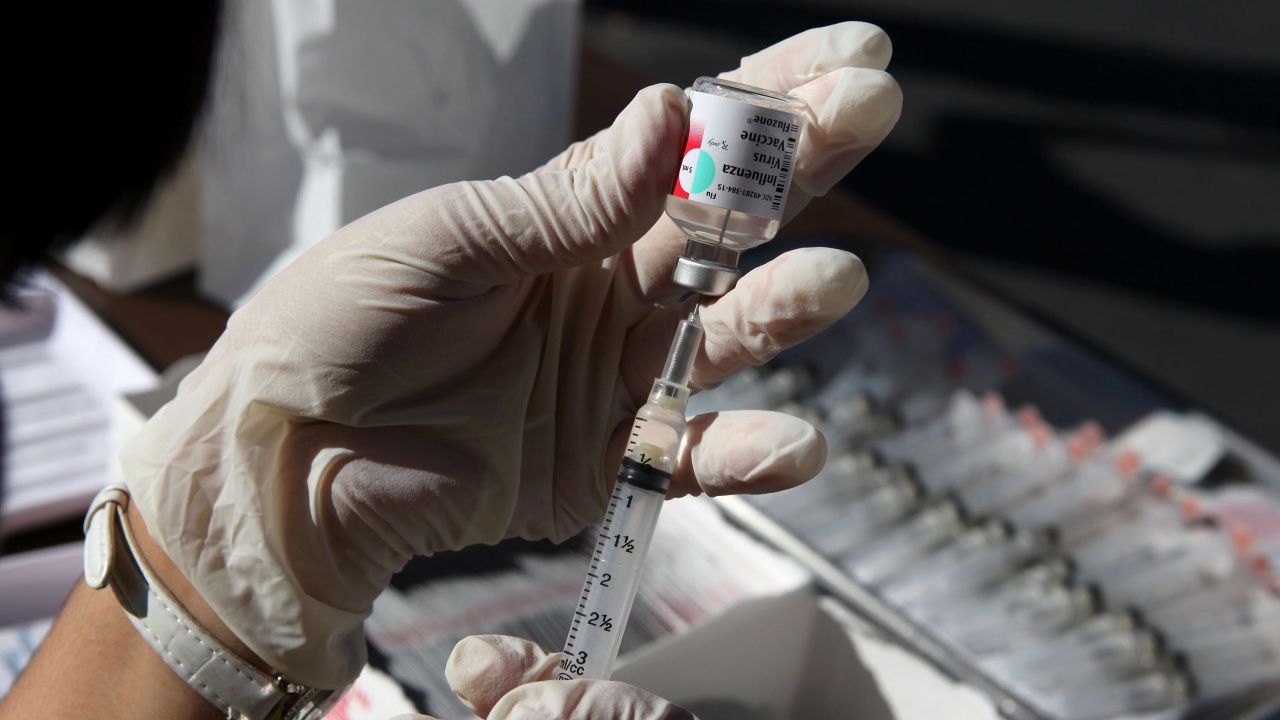 Листи на чакащи за противогрипни ваксини в аптеките