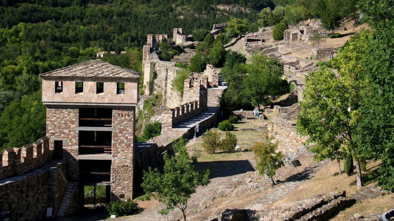 Откриха болярски накити от 14-и век на крепостта Трапезица