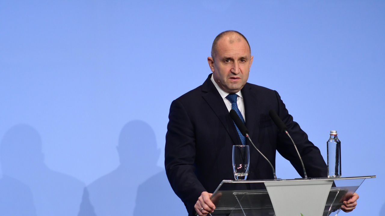 Румен Радев ще посети болница, получила апаратура от инициативата „Българската Коледа“