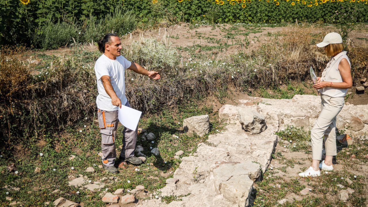 Фандъкова посети археологическите теренни проучвания край с.Мировяне