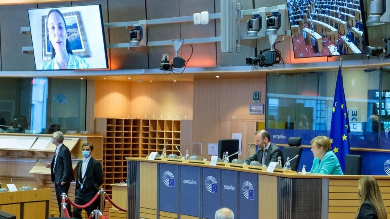 Ева Майдел към Ангела Меркел: ЕС трябва да вземе мерки за регулиране на трансфера на медицински специалисти