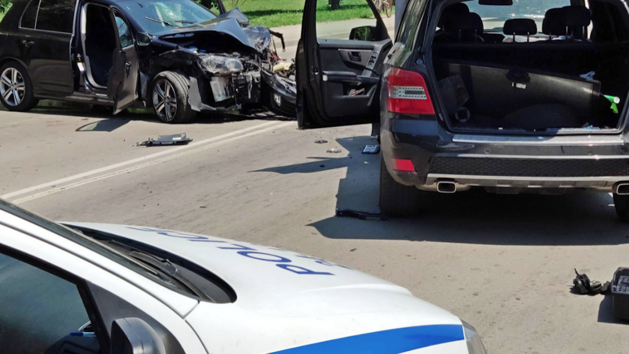 Катастрофа затвори пътя между Обзор и село Баня, има пострадали