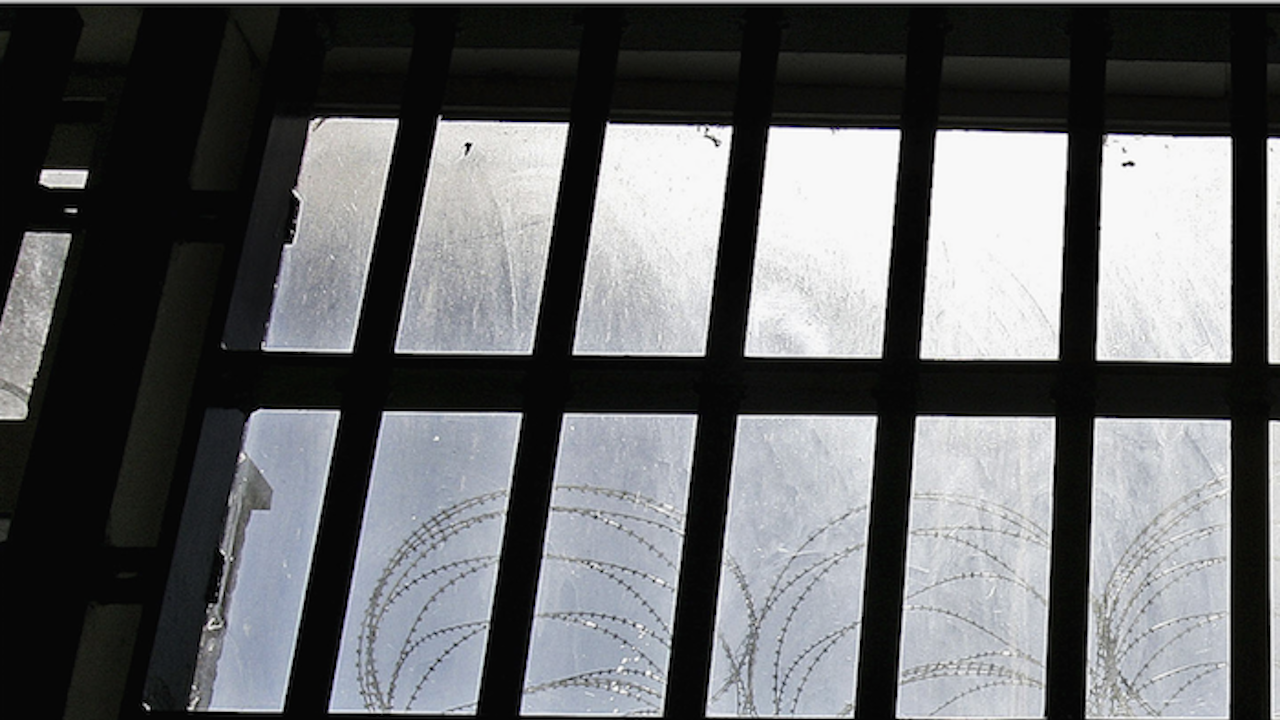 15 г. затвор за пастрок, изнасилвал доведената си дъщеря