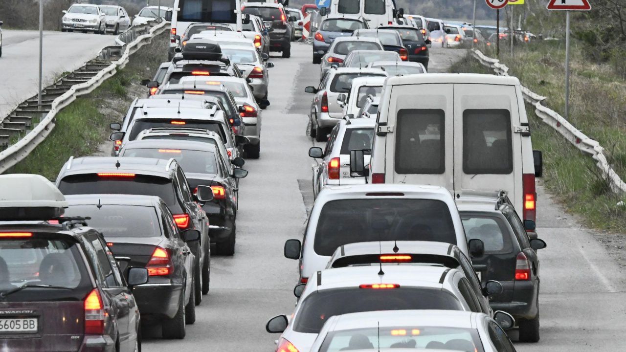 Опашки за Гърция, пропускането на автомобили се бави