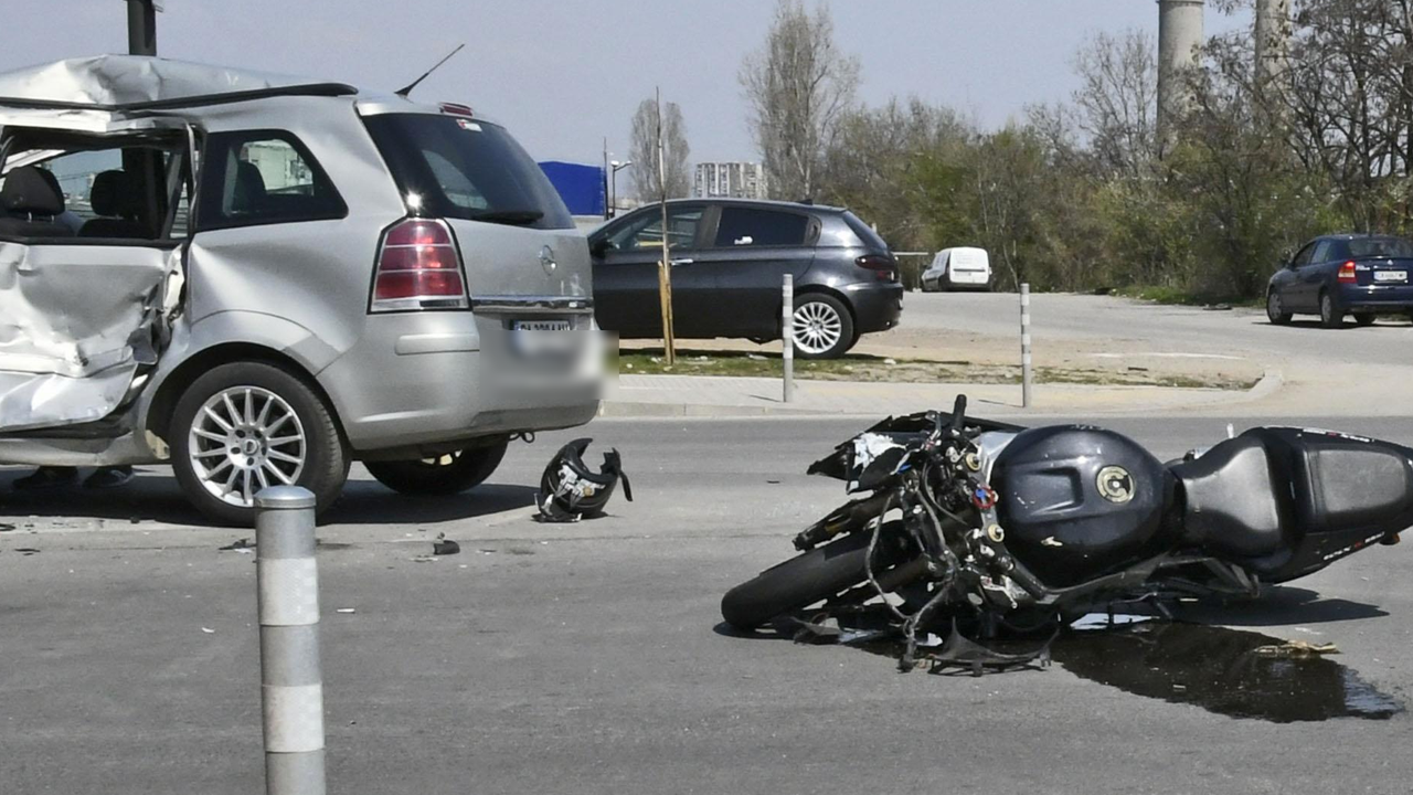 Дрогиран мотоциклетист предизвика катастрофа край Пловдив