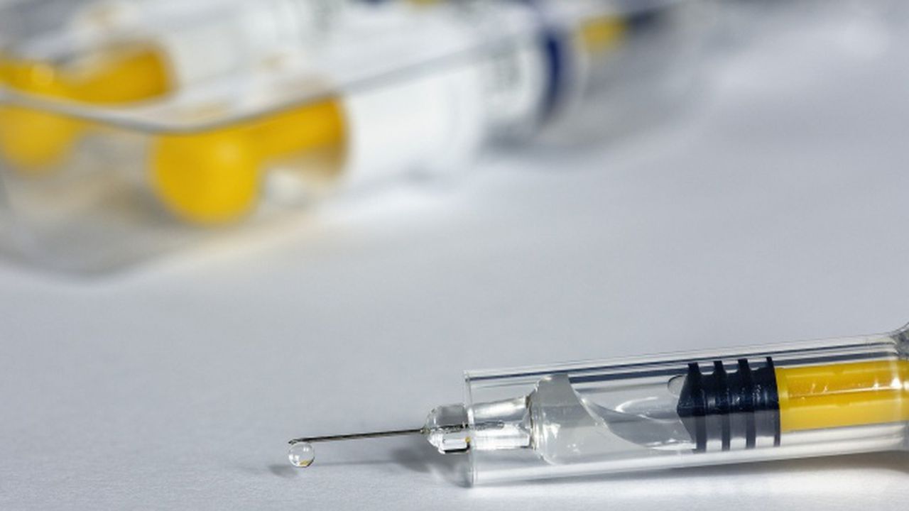 Великобритания одобри ваксината срещу COVID-19 на "Пфайзер" и "Бионтех"