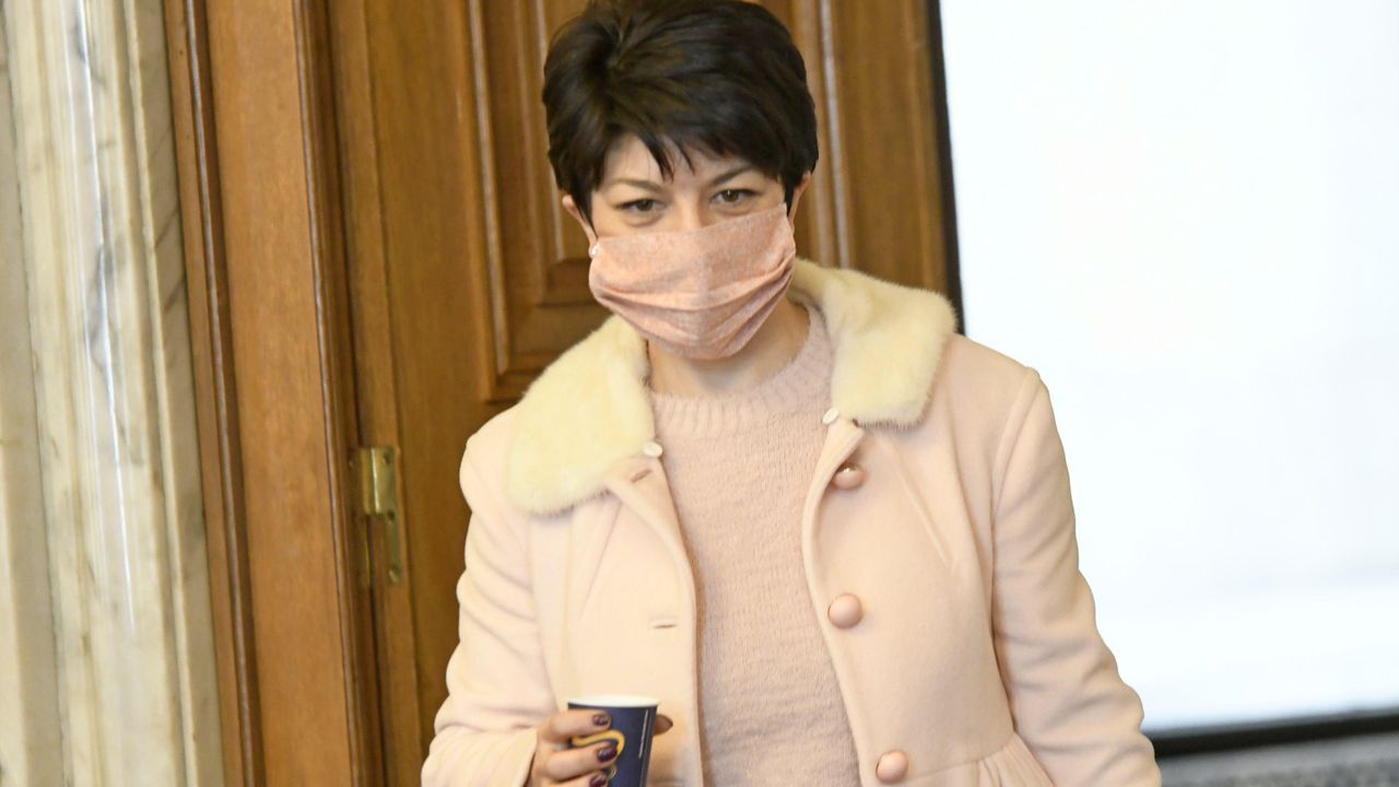 Десислава Атанасова за протестиращите край Румънското: Тези ли пазят държавността?