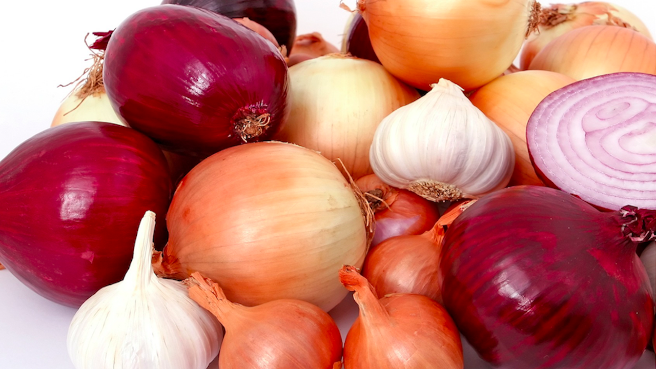 Лукът и чесънът помагат в лечението на хипертония и диабет