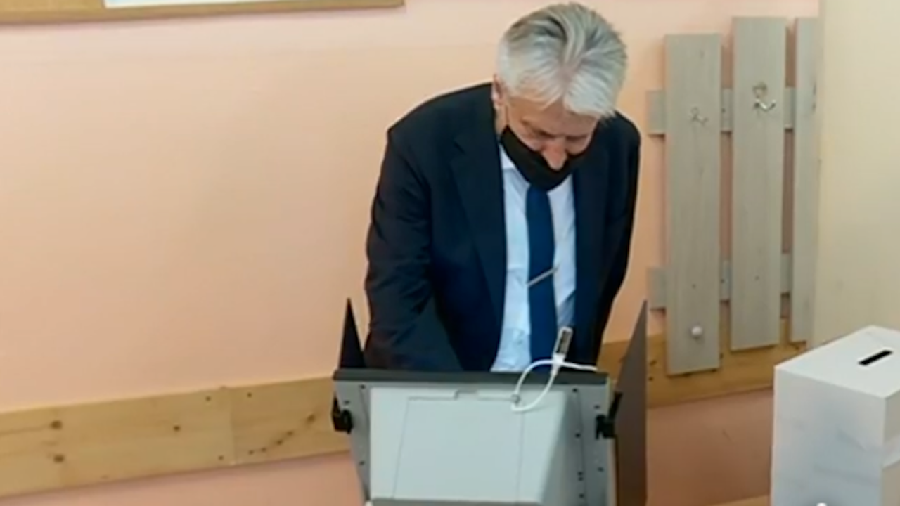 Бойко Рашков гласува, очаква промяна