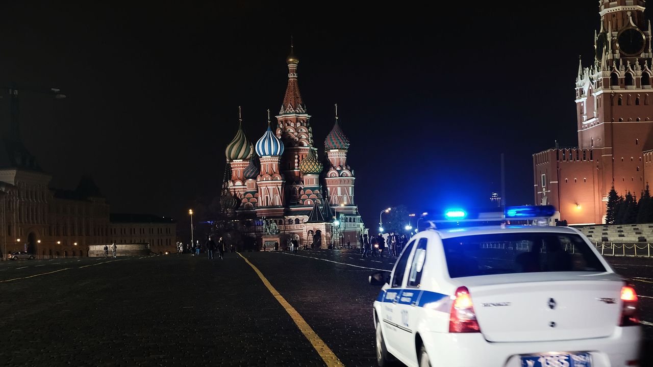 Стрелба в Москва, минувачи и полицай са ранени