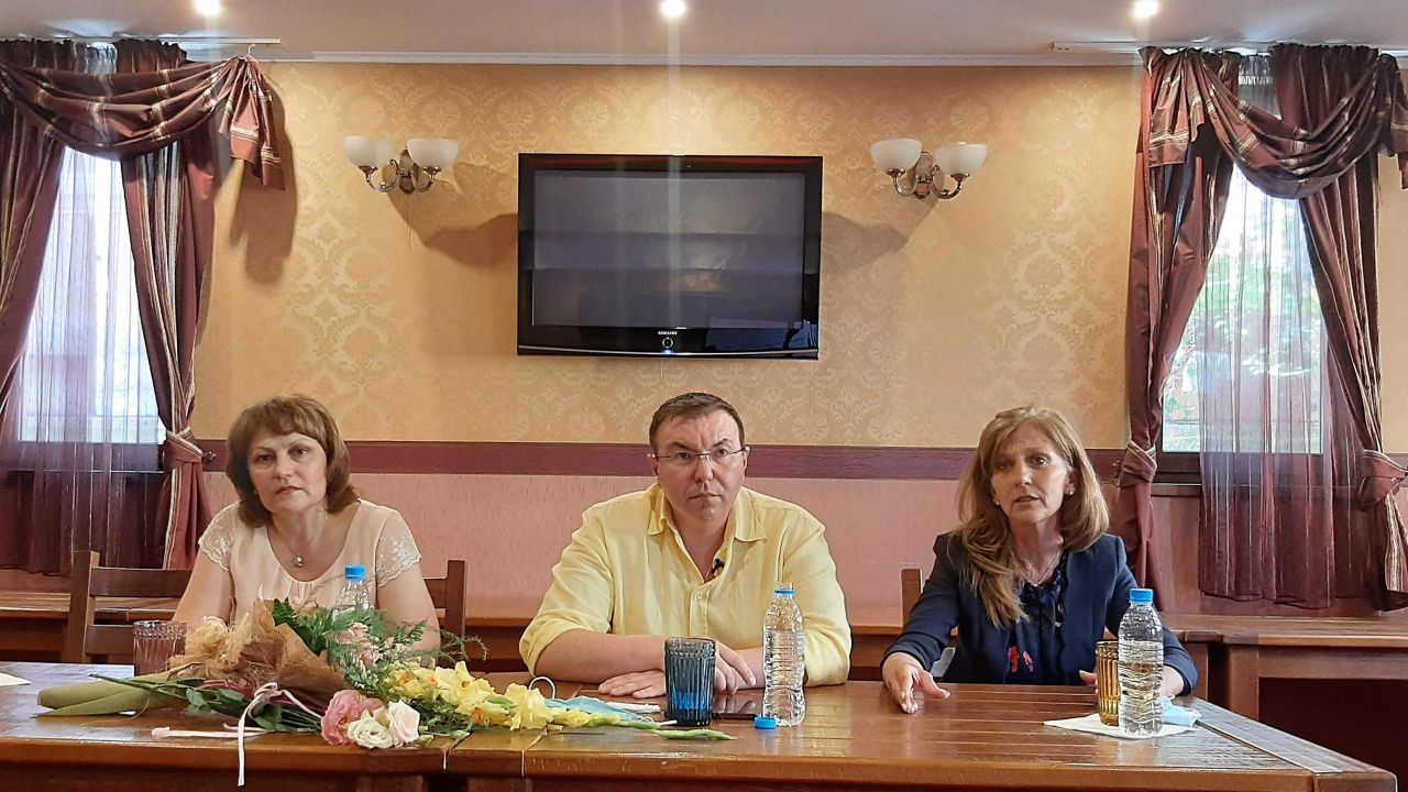 Проф. д-р Костадин Ангелов пред учители: Живеем в две държави – истинската и тази на фалшивите новини