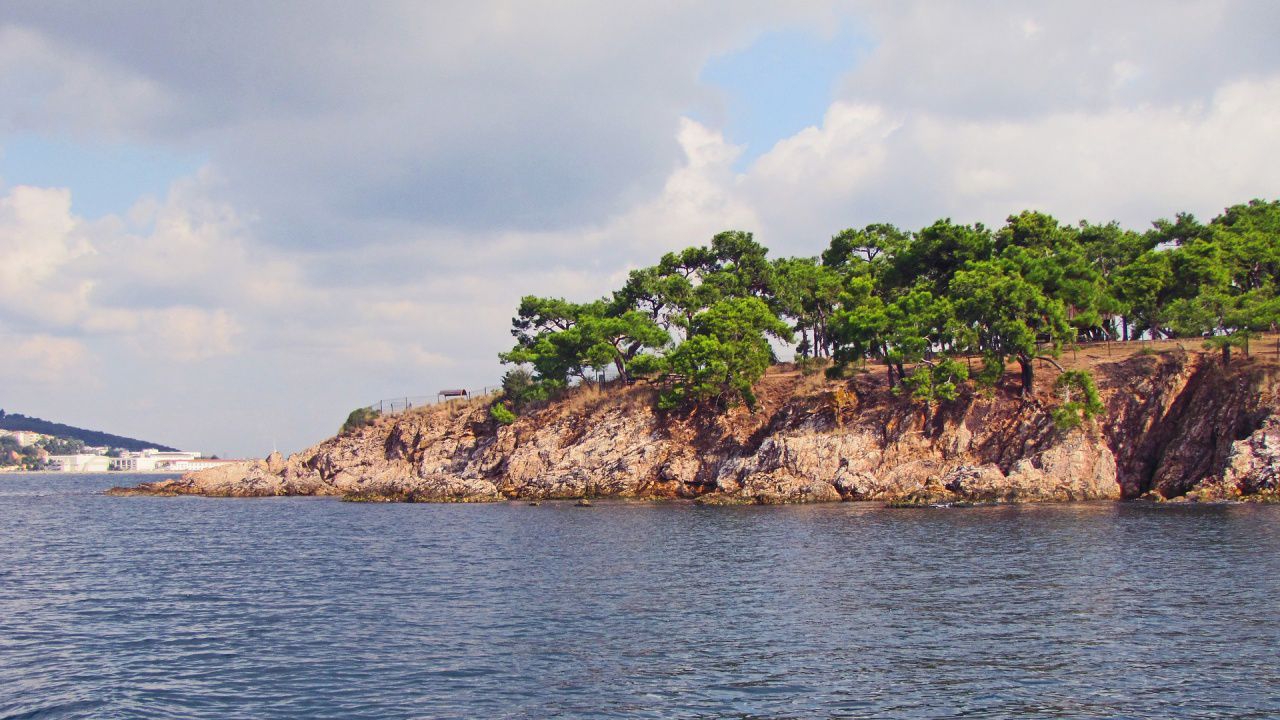 Слуз пречи на туризма и риболова в Мраморно море