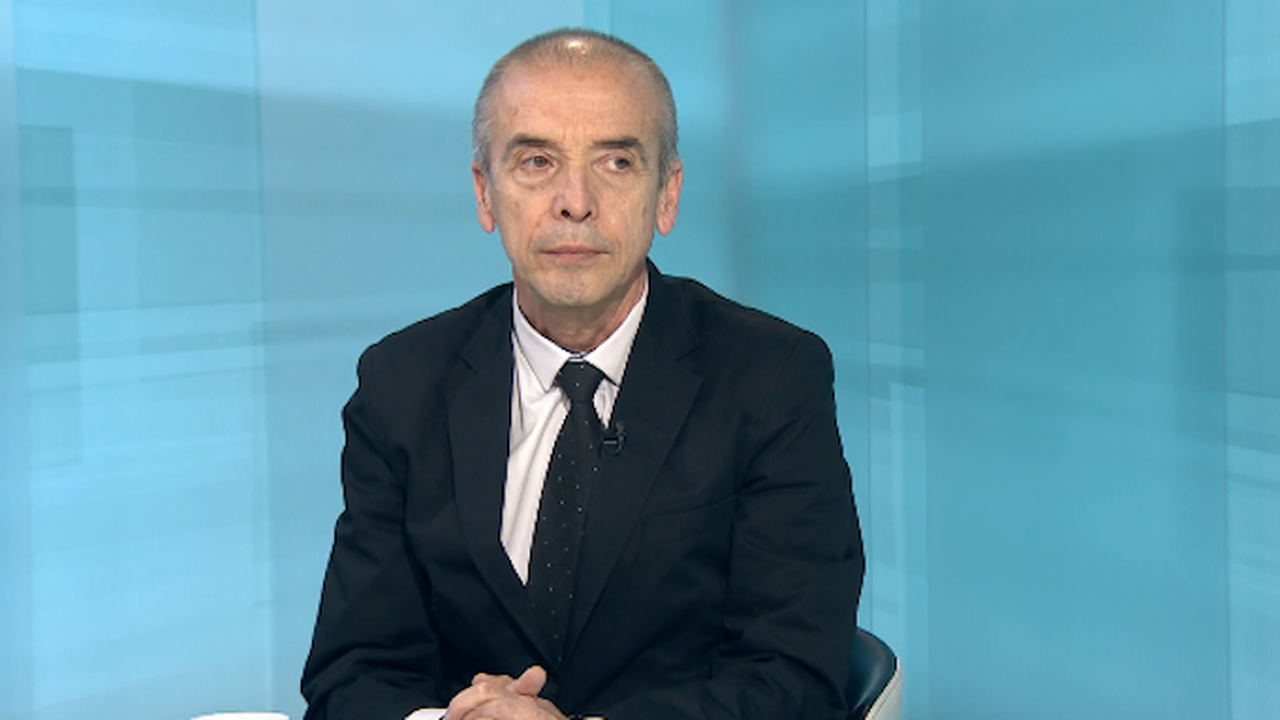 Доц. Атанас Мангъров пред novini.bg: Ако искаме да сме наплашени, ще продължим да се страхуваме