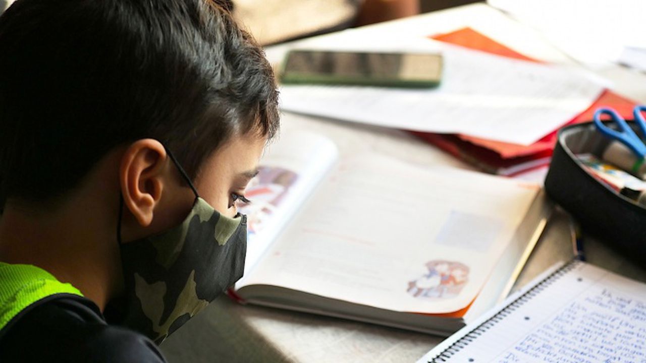 Изостават ли учениците, обучаващи се в електронна следа?