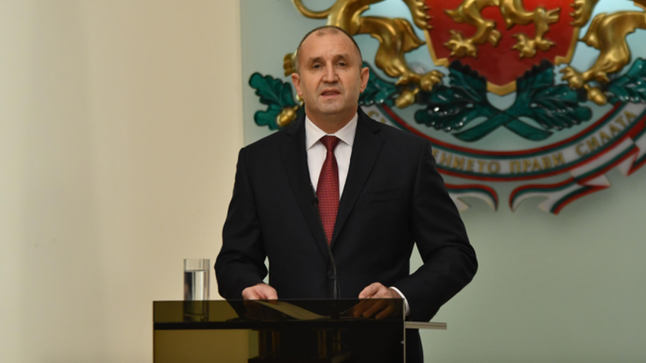 Президентът ще удостои с държавни отличия медици, дейци на културата и учени