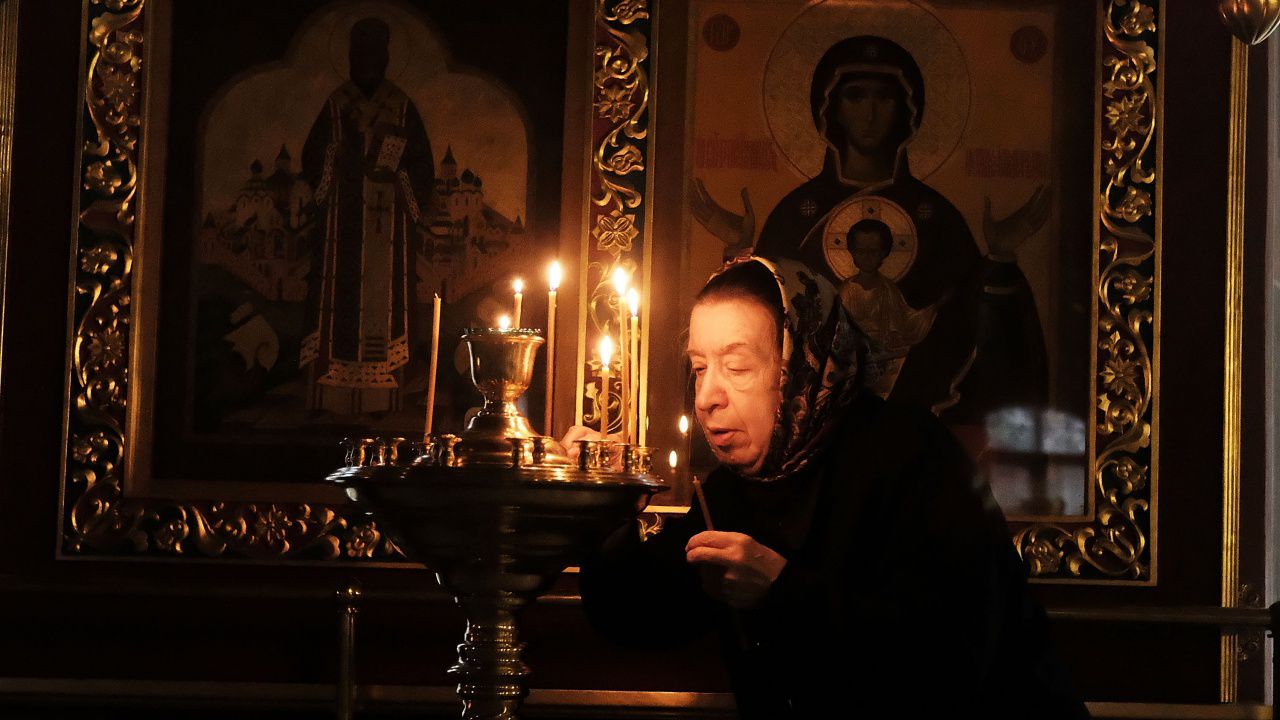 Ваксинирайте се или ще се разкайвате, каза руската църква