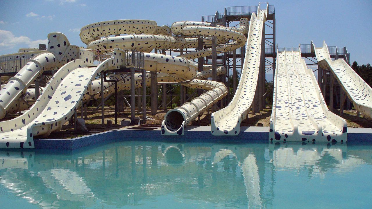 Засега няма указания за някакви ограничения за туристите на водните атракциони