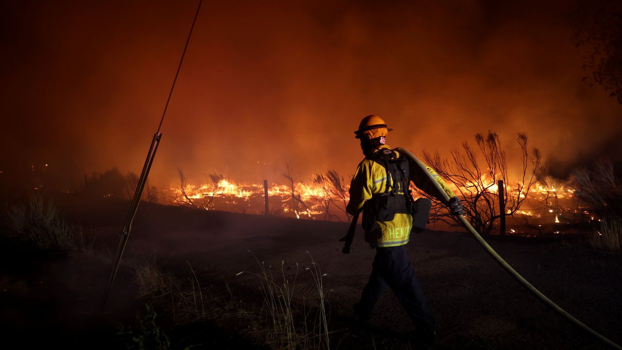 Бивш зам.-министър арестуван в Албания за палеж