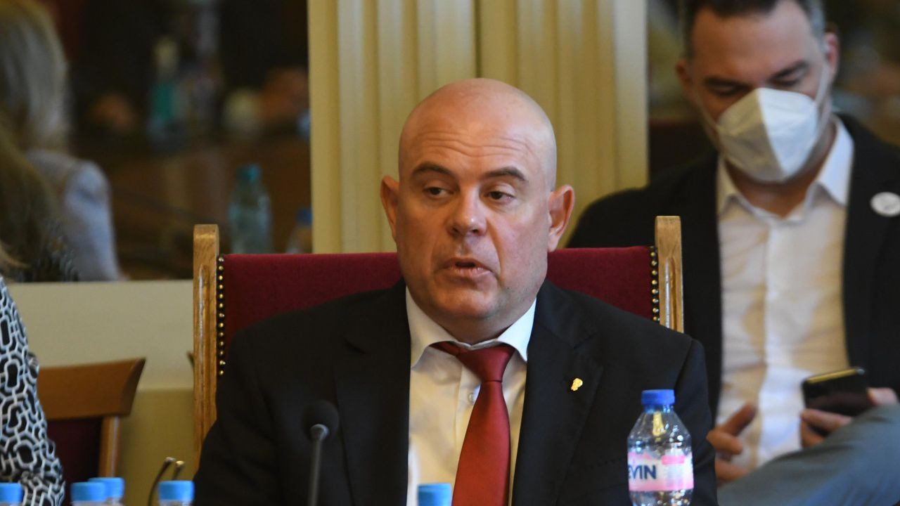 ДБ: Коалицията "Гешев" отново забави закриването на спецсъда и спецпрокуратурата