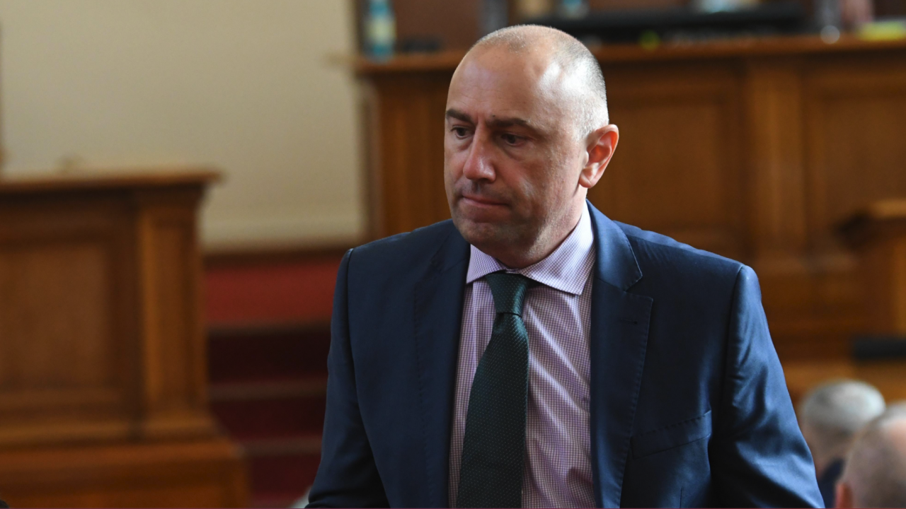 Шефът на бюджетна комисия разкри той ли е човекът, на когото Дончева е предлагала пари, за да разцепи ПГ на ИТН